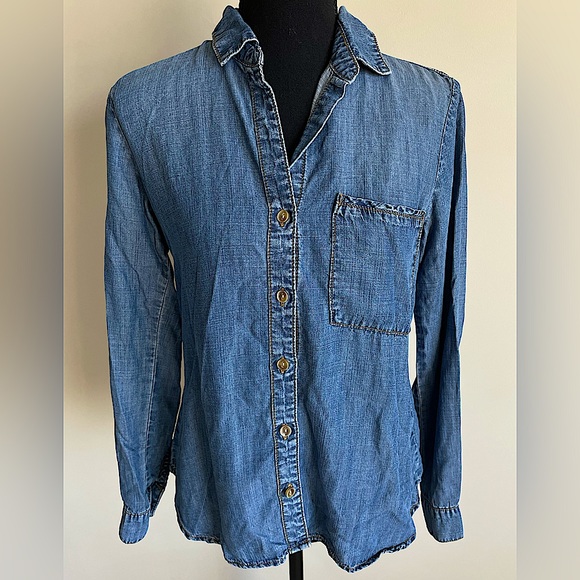 cloth & stone Tops - Anthropologie Cloth & Stone Sz XS Chambray Button Down Long Sleeve Shirt Tencel